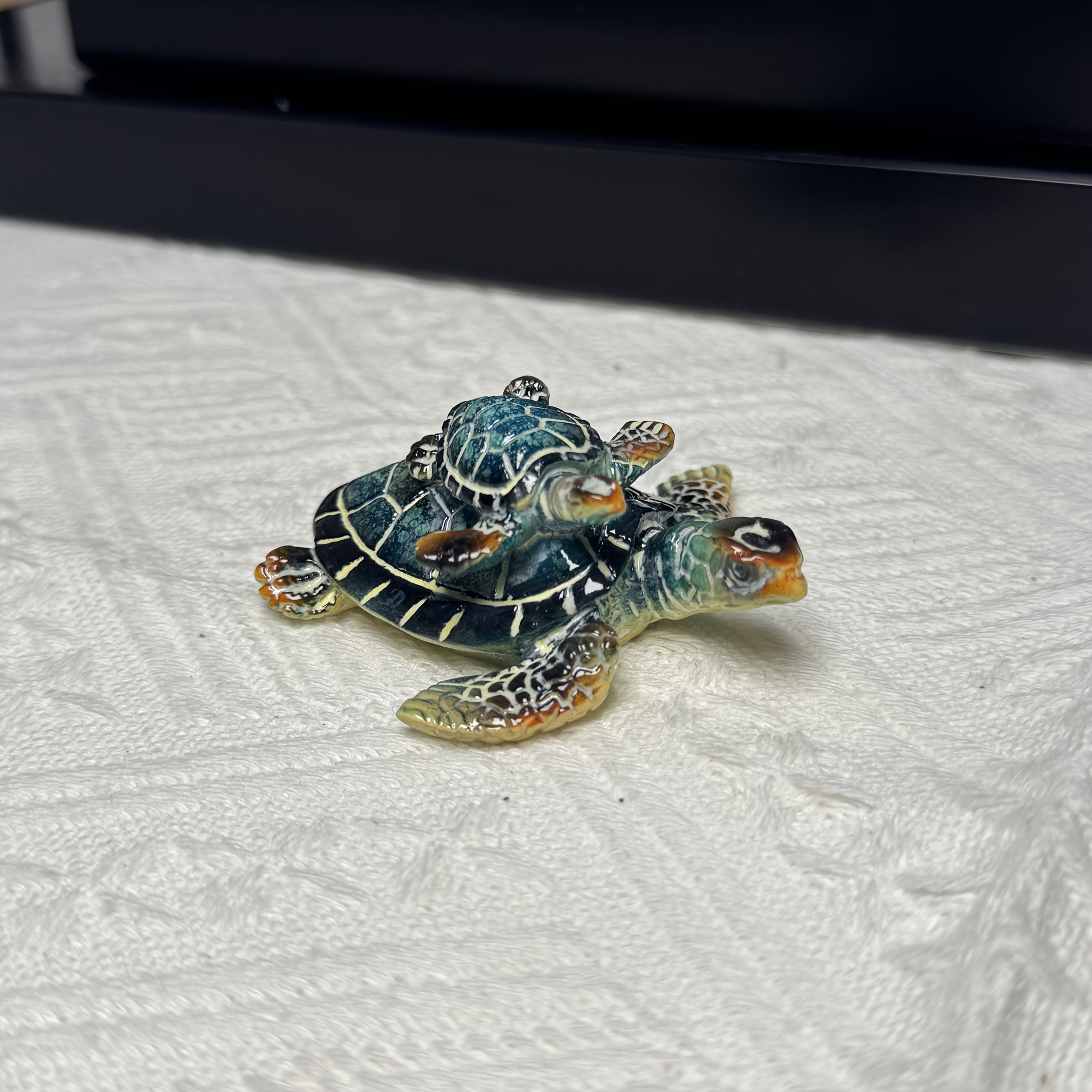 TEMU 1pc Resin Sea Turtle , Ocean Animal Figurine, Fashion Themed Indoor & Outdoor Decor, Tabletop Ornament, No Electricity Needed