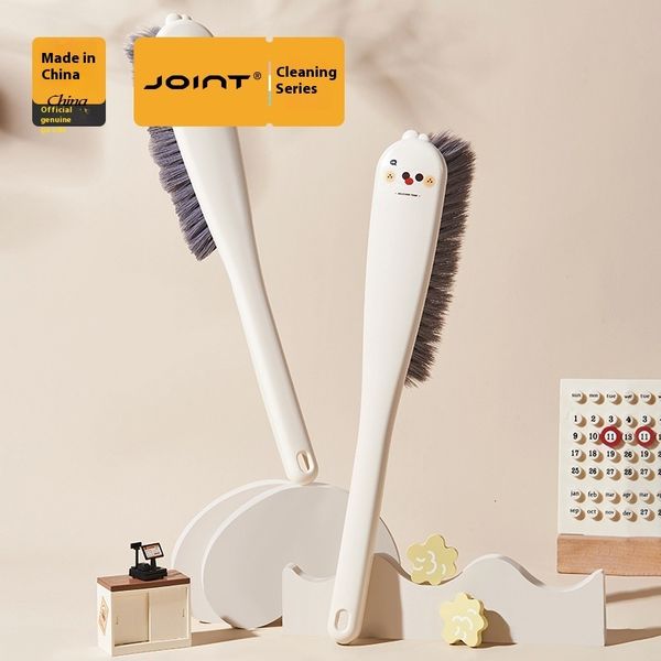 Extended dust removal cleaning brush with long handle and soft bristles, anti-static household artifact, bedroom bed carpet broom