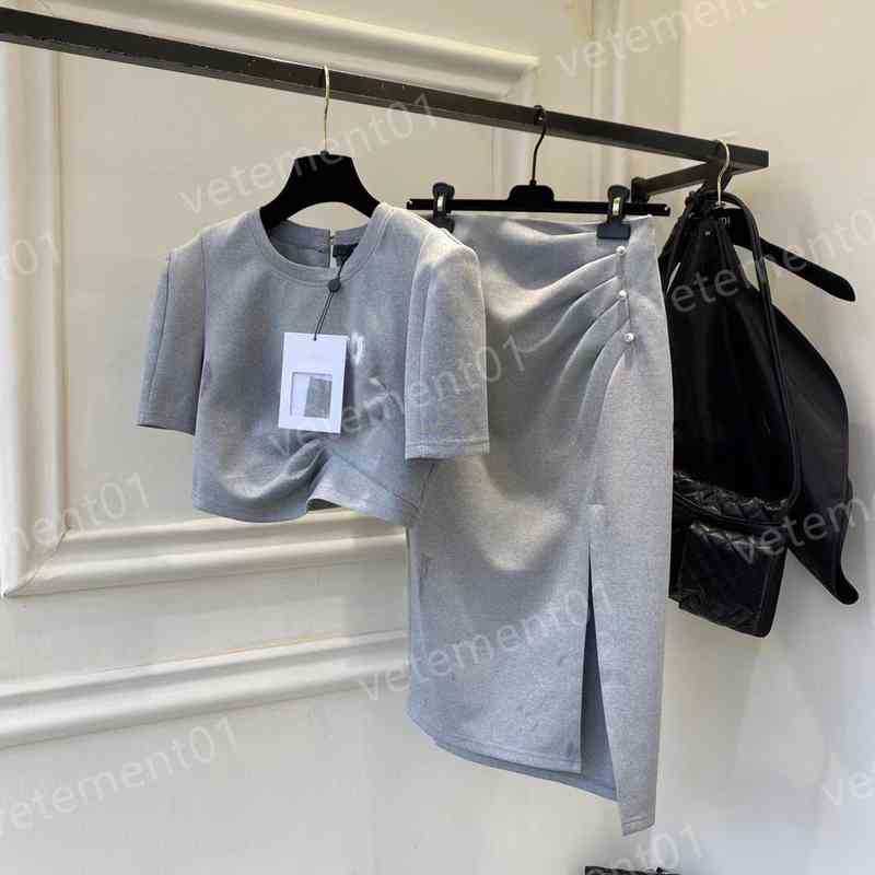 Womens Two Piece Dresses Short Pleated Top T-shirt And Split Legs With Pearl Embellishment Skirts Fashion Brands Women Designer Tracksuits