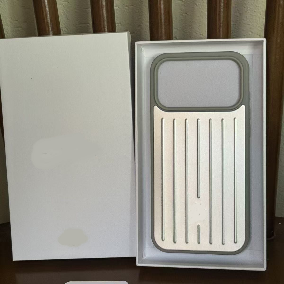 Top-quality Suitcase Designer Fashion 2025 new Phone Case for Apple iPhone 17 pro 16 Pro Max 15 14 Polycarbonate Aluminum Alloy MagSafe Wireless cha