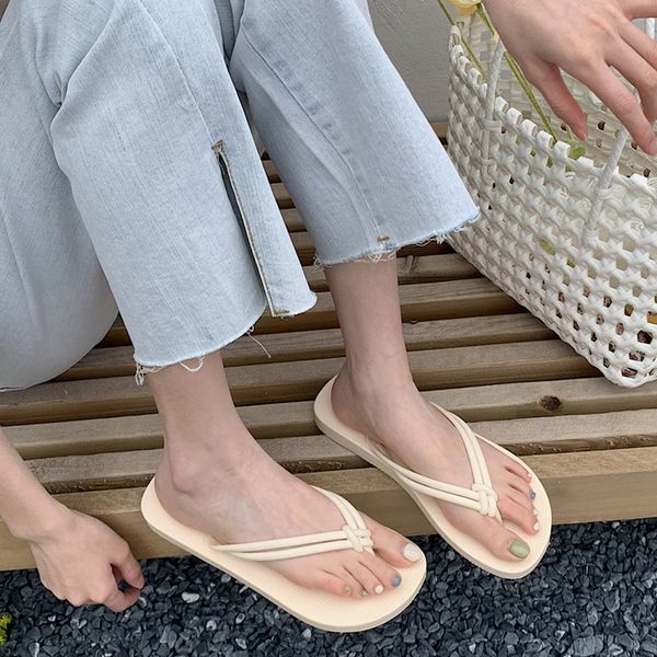 Simple pure color female summer flip-flops fashion new beach holiday to wear sandals on the beach