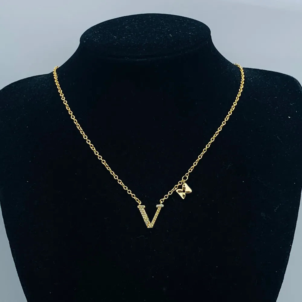 Designer Necklace for Women Elegant Charm Necklace Wedding Diamond Silver Gold Plated Jewellery