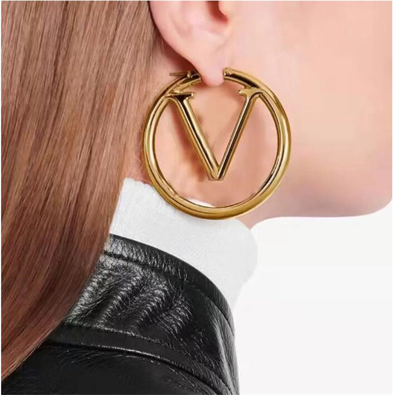 Women Hoops Earrings Fashion Womens Big Circle Simple Earring Jewelry Luxurys Designer Earrings Letter L Stud Earring Wholesale 21081205R