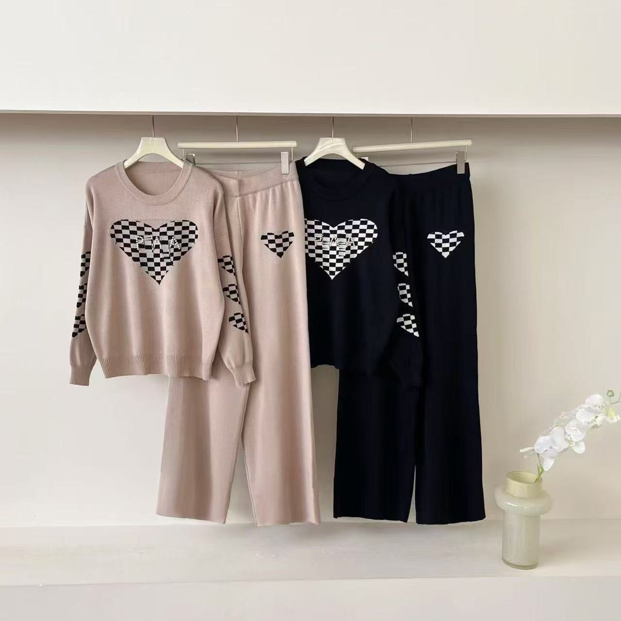 2025 hooded style fashion letters new embroidered leisure zipper knitted coat wide-leg pants two-piece suit95