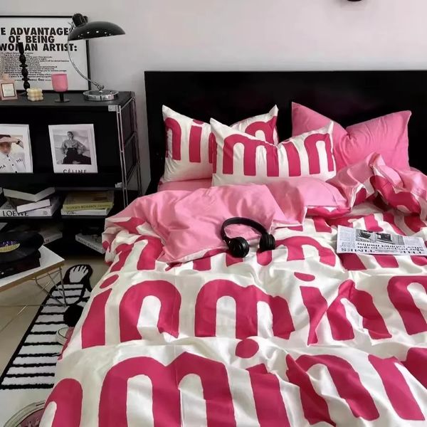 Korean Style Pink Letter Bedding Set Flat Sheet Pillowcase Twin Full Queen Size Bed en Women Girls Duvet Cover No Filg 240704