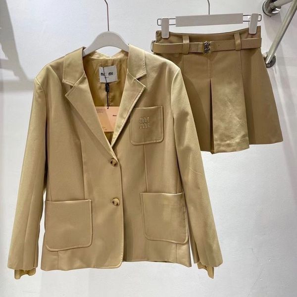 Miuu Knitted Womens Suit Jacket With Skirts Miuu Miuu Luxury Designer Doudoune Letters Polo Tees Pleated Skirt Outfit Elegant Casual Knits D