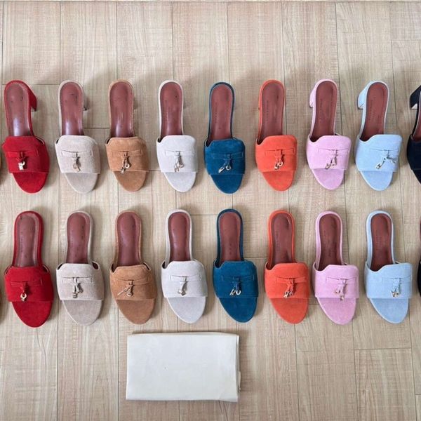 Designer Sandals Charms Summer Walk Babouche Womens Moccasin Shoes anti splashing fouling measures Ladies Female Casual Sliders Vintage Slip