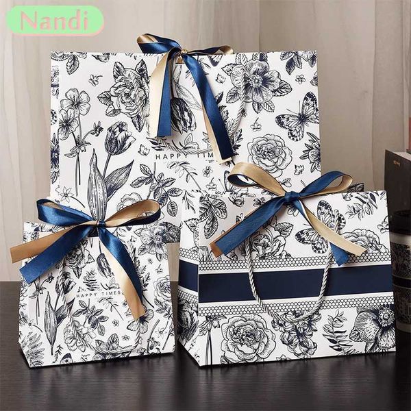 New Gift Bag Mothers Day Gift Packaging Bag Flower Paper Bag HandbagX240831