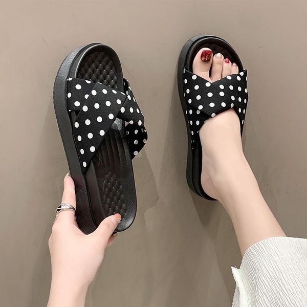 New 2024 Summer Fashion Outer Wear Sandals and Slippers Women&#039;s Thick Bottom Comfortable Cross Wave Point Fairy Flat Beach Shoes c6af
