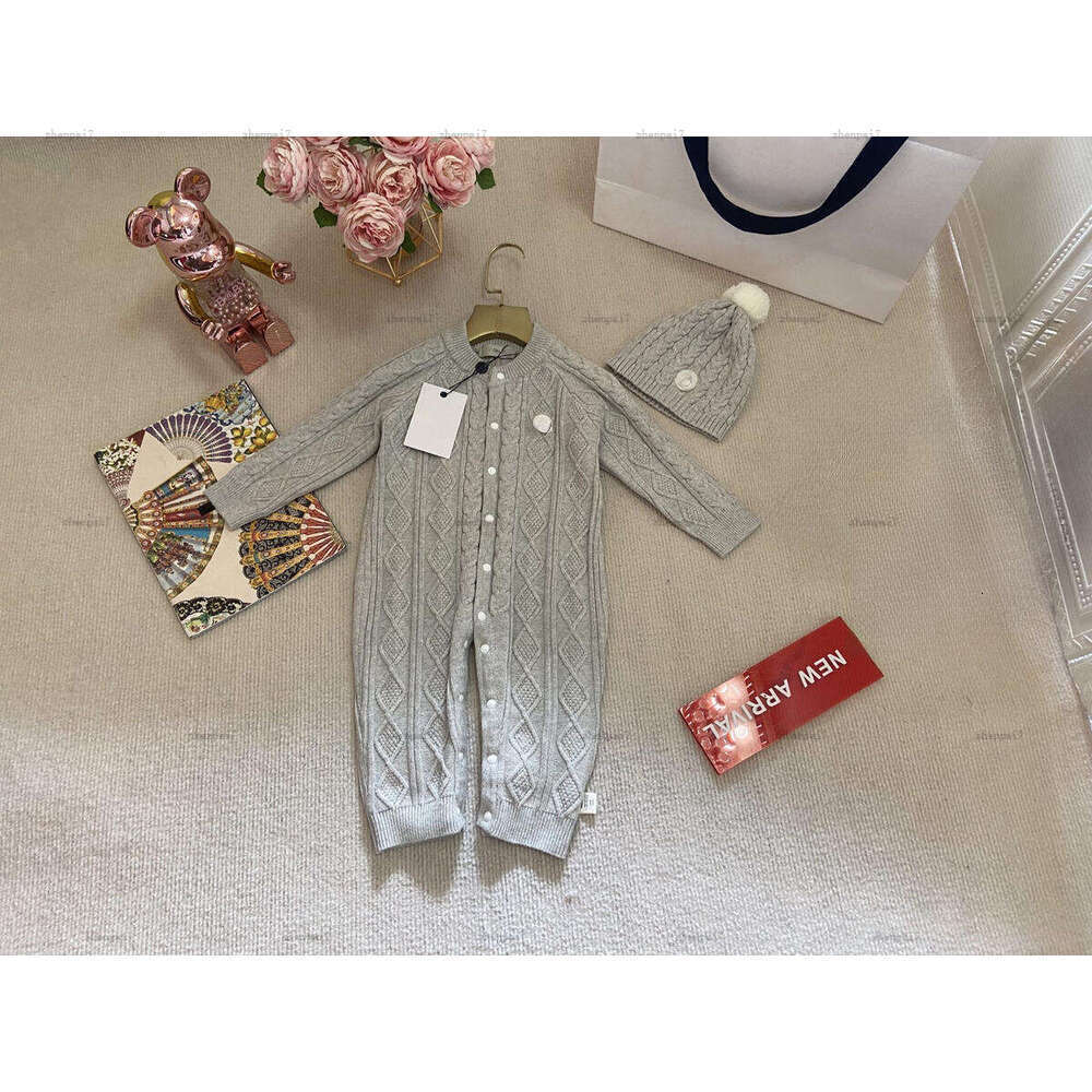 Top newborn jumpsuits White buttons toddler romper designer Baby clothing Knitted infant bodysuit And hat A387X11N097