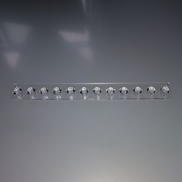 Soporte para collares de acrílico montado en la pared