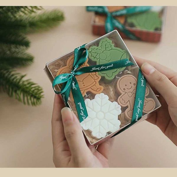 Scented Candle 4pcs A Set of Christmas Candles Santa Claus Snowman Gingerbread Man Tree Scented Candle Holiday Home Decoration Gift with Box