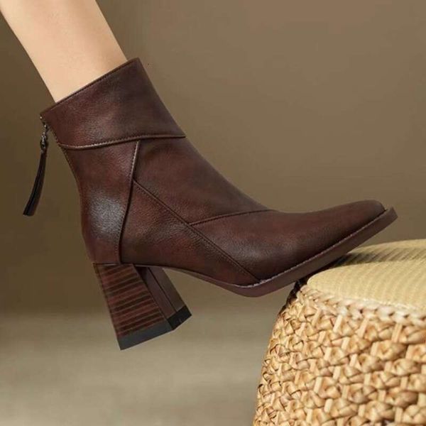 New Women Shoes Sapatos Chaunky tornozelo gótico de salto médio 2024 Brand Winter moda