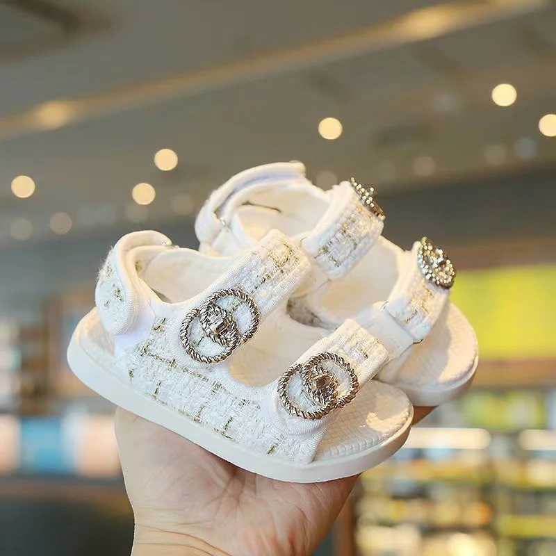Sandals Girls Summer Sandals Princess Elegant Double Hook Design Fashion Shoes Baby Soft Beautiful Beach Sandals 2024 New L250905