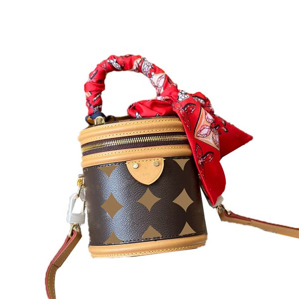 Women Leather Luxurys Designers Bags Totes Handbag Wallets Messenger Purse Card Holder pouch Travel outdoors Messenger Bag 16cm