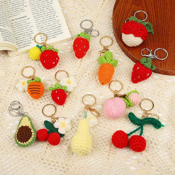 Cute Knitting Fruit Keychain Creative Knitted Strawberry Car Keys Keychain Wholesale Weaved Avocado Keyrings for Bag AccessoriesL240729