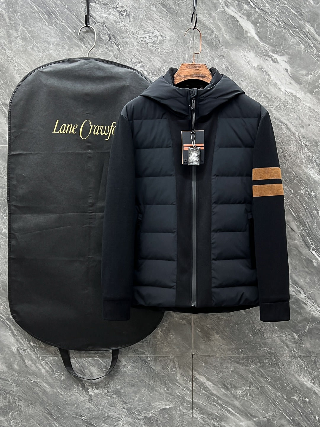 881799 Mens down jackets Stylist Coat Parka Classic Puffer Jacket Hooded Thick Down Coats Womens Feather Windproof Outerwear Removable hat Size M L