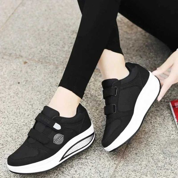 Women shoes Womens Swing Sneakers Wedge Platform Toning Sports Shoes for Woman Breathable Slimming Fitness Rocking Mom Shoes Thick Sole2024