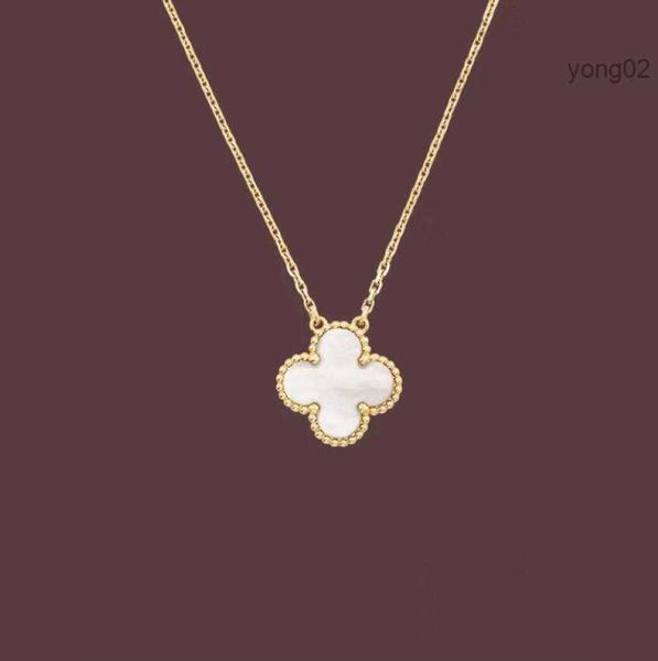 Classic Fashion Pendant Necklaces for Women Elegant 4-four Leaf Clover Locket Necklace Highly Quality Choker Chains Designer Jewelry 18k Pla