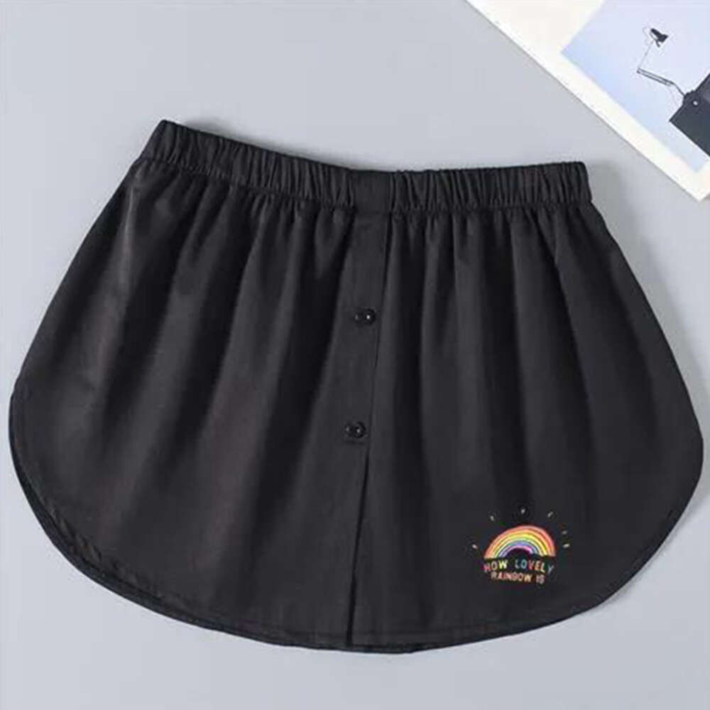 Spring Hoodies Are Layered Paired with Women&#039;s Bottomed Skirts, Shirts, Sweaters. Fake Hem Covers the Hips and Buttocks