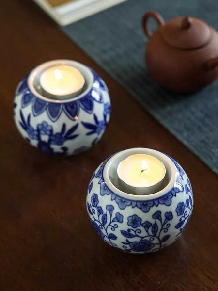 Blue and white ceramic candlestick Oriental traditional porcelain ornaments hand-painted patterns classic vase decoration Y240823