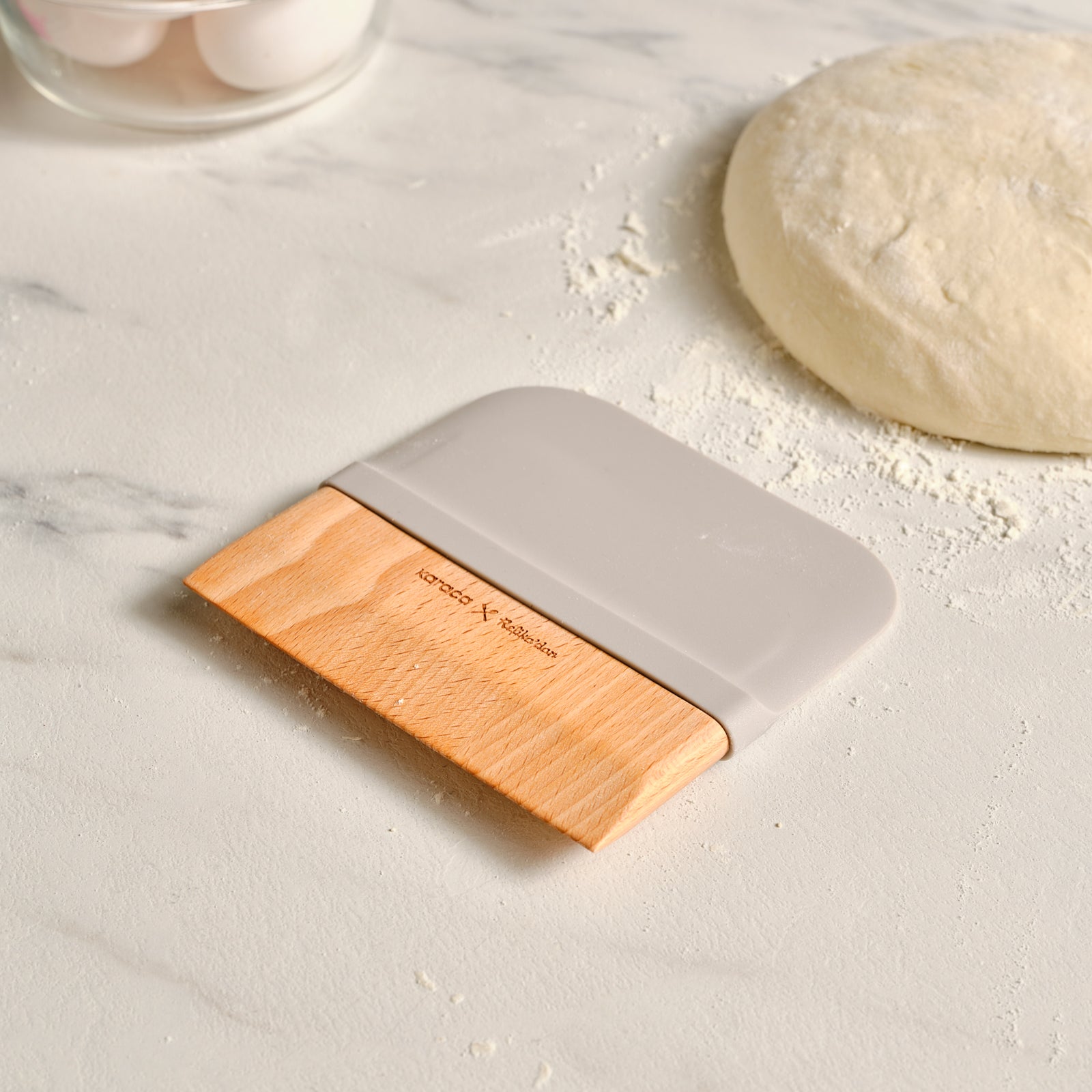 Karaca X Refika Gadgets Beidseitiger Holz-Teigschaber