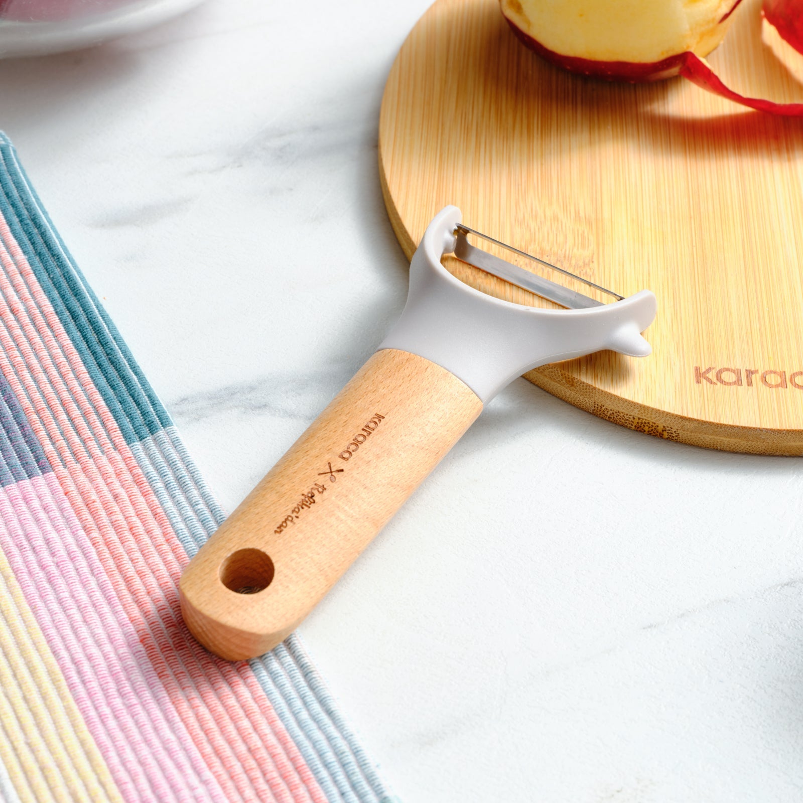 Karaca x Refika Gadgets Seitenschäler mit Holzgriff