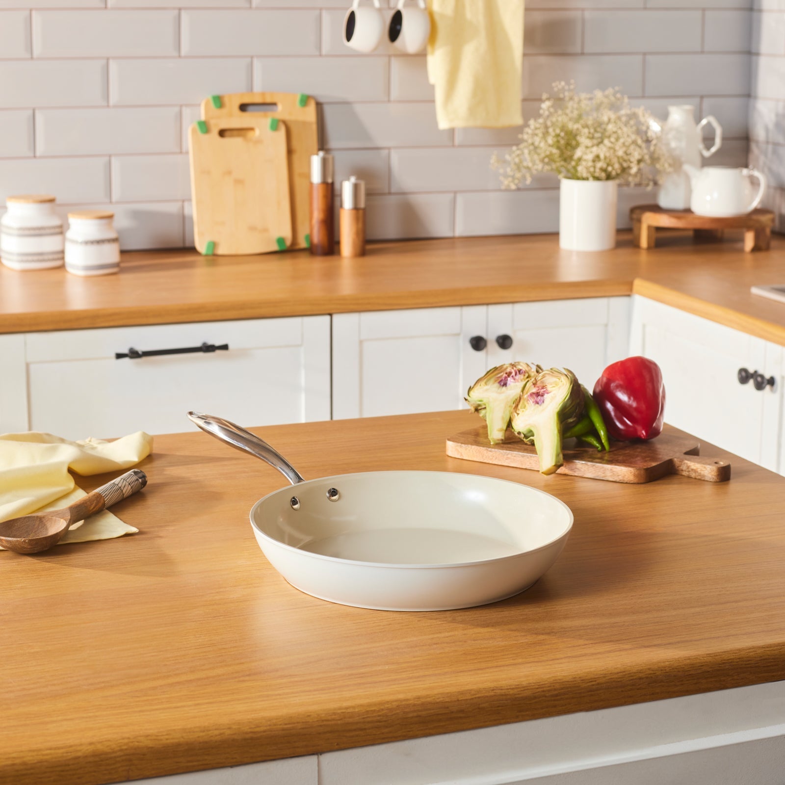 Karaca Swiss Crystal Almond Cream Pfanne mit Edelstahlgriff 30 cm