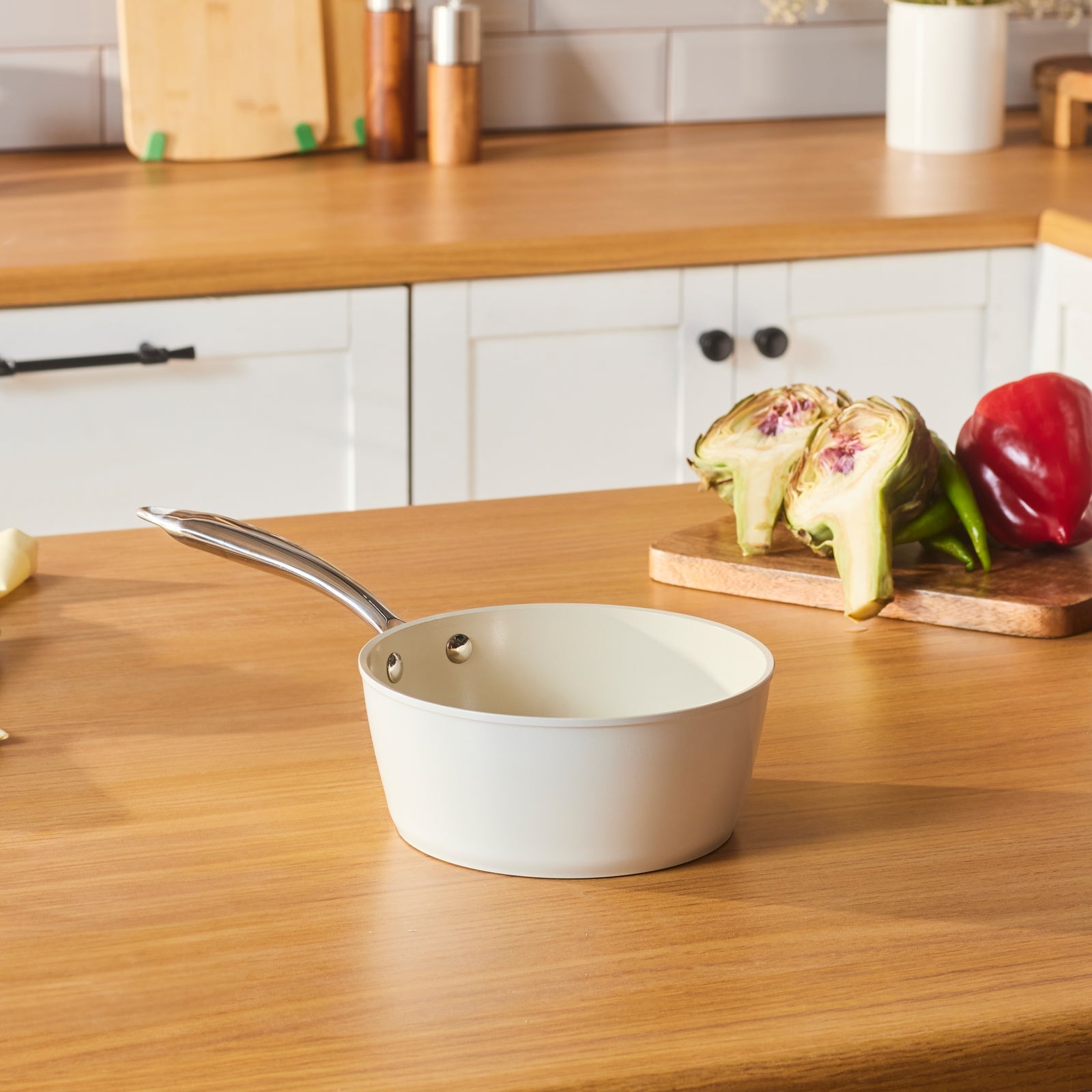 Karaca Swiss Crystal Almond Cream Stielkasserolle mit Edelstahlgriff 18 cm