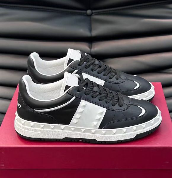 Famous Design Men Signature Studs Sneakers Shoes Platform Sole Calfskin Leather Rivets Rubber Sole Trainers Comfort Skateboard Walking EU38-