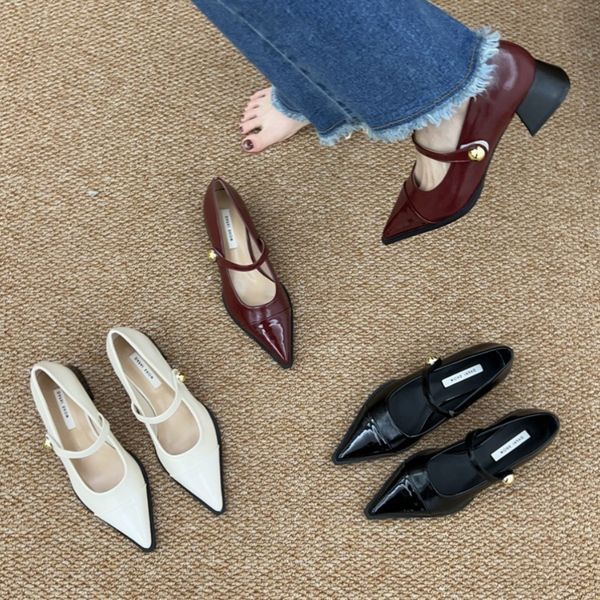 Sapatos femininos Novo design de design robusto estilo gentil estilo vintage estilo minimalista Triple Black Comuter Shoes Frete grátis