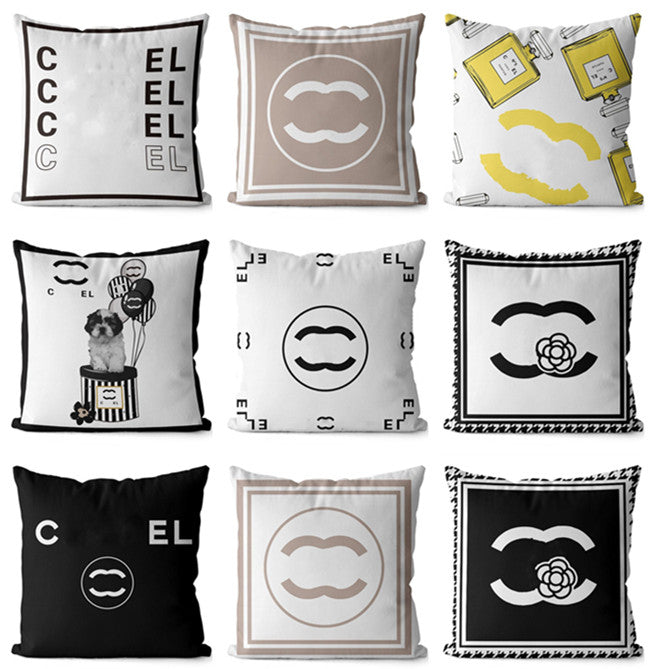 Designer Throw Pillow Black and White Pillow Letter Logo Home Pillow Cover Sofa Decoration Cushion Pure Cotton Comfortable Cushion 45 * 45cm Pillow