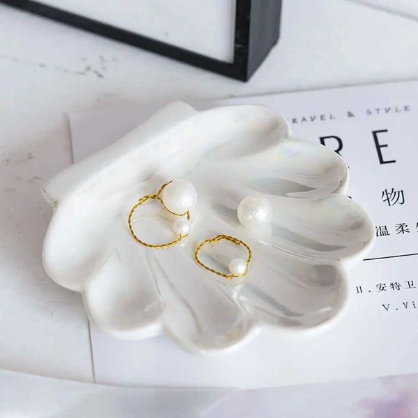 Decorative Plates White Shell Trinket Dish Delicate Ceramic Decorative Plate Cute Organizer Plate Ceramic Ring Holder Office CL250121