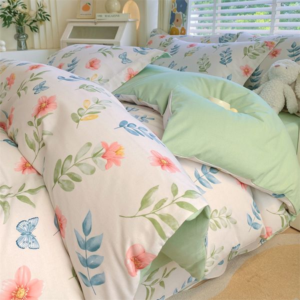 A672 Student-Grade Three & Four Piece Bedding Sets - Soft Brushed Material, Perfect for Dorms with Basic Design