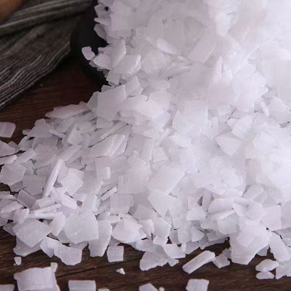 Bucket solid flake alkali, industrial alkali, kitchen sewer oil dirt dredging