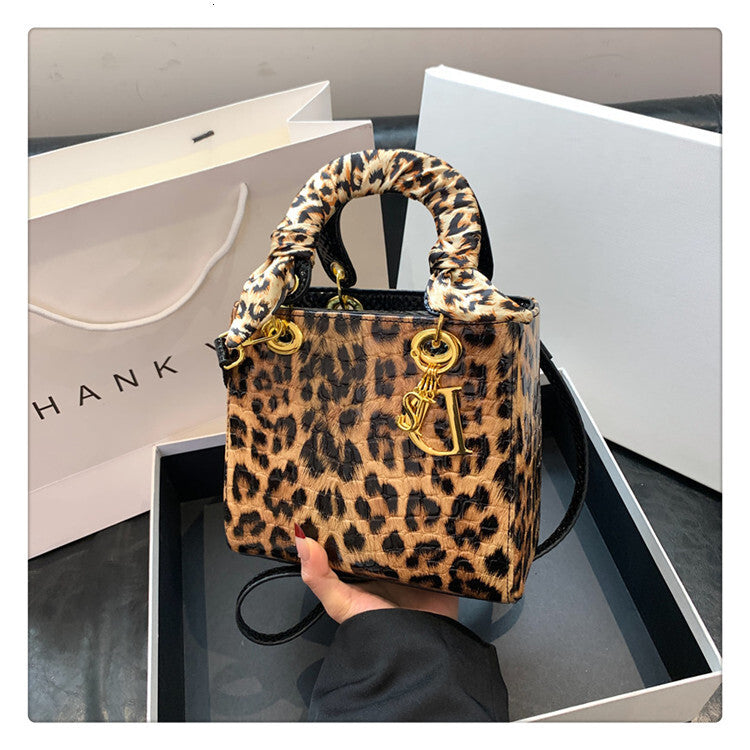 Designer Wearing Flying Bag, Popular Leopard Print Handbag, High-end Texture Silk Scarf, Multifunctional Single Shoulder Crossbody Bag