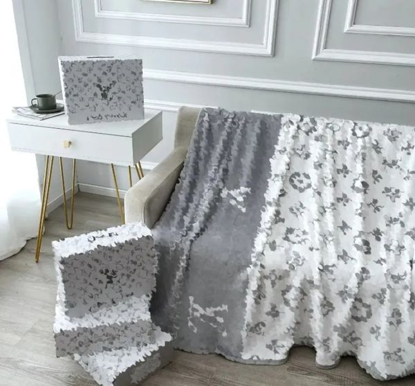 Designer Blanket Brand Letter L Air Fashion Conditioning Travel Bath Towel Soft Winter Fleece Shawl Throw Blankets