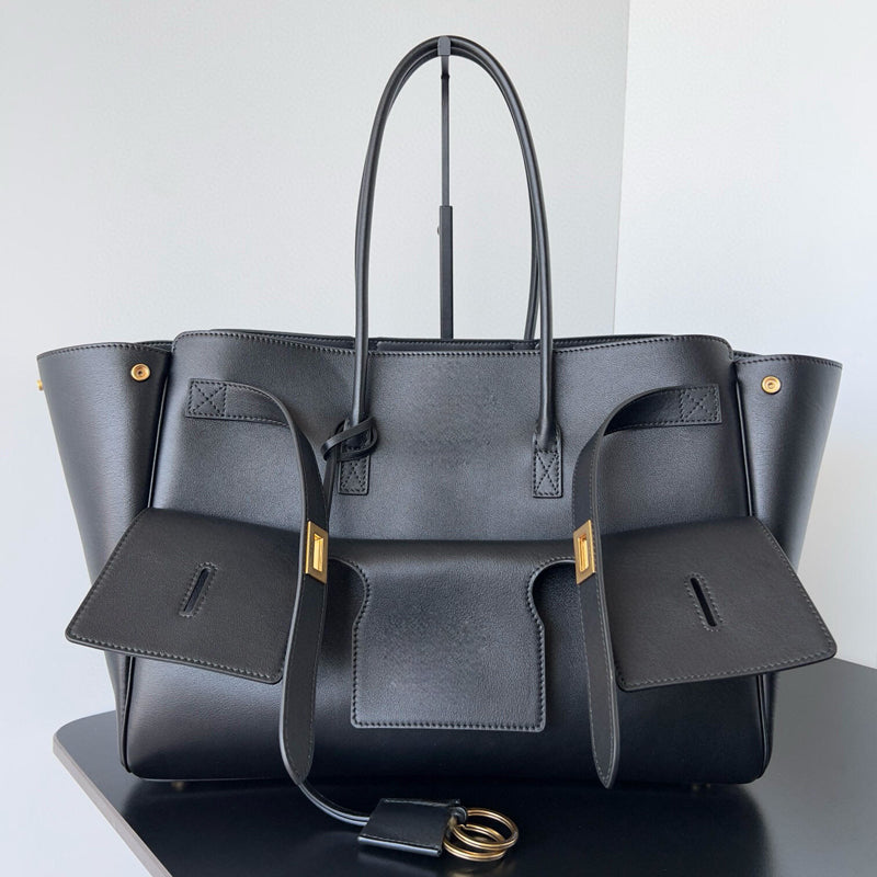 10A mirror quality ladies Italy imported tire cowhide handbag, punk lock one-shoulder armpit bag, large capacity commuter tote motorcycle bag