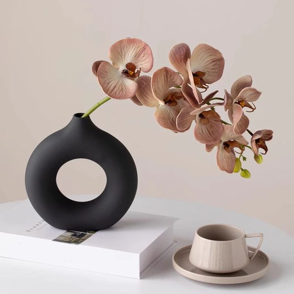 1Pcs Black Circle Flower Vase Donut Shape Oval Plastic Year Home Decor Items Minimalist Living Room Decorative 241203