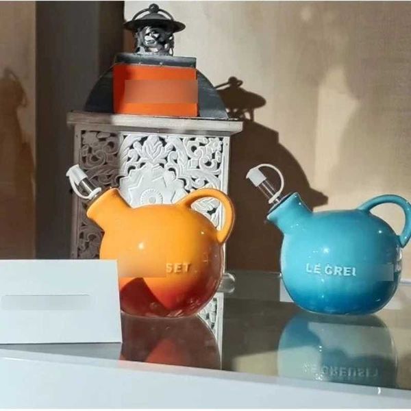 Storage Bottles Jars Cool Color Ceramic Oil Pot Seasoning Packaging Bottle for Kitchen and Home Use High Quality Kitchen Utensils 400ml CL25