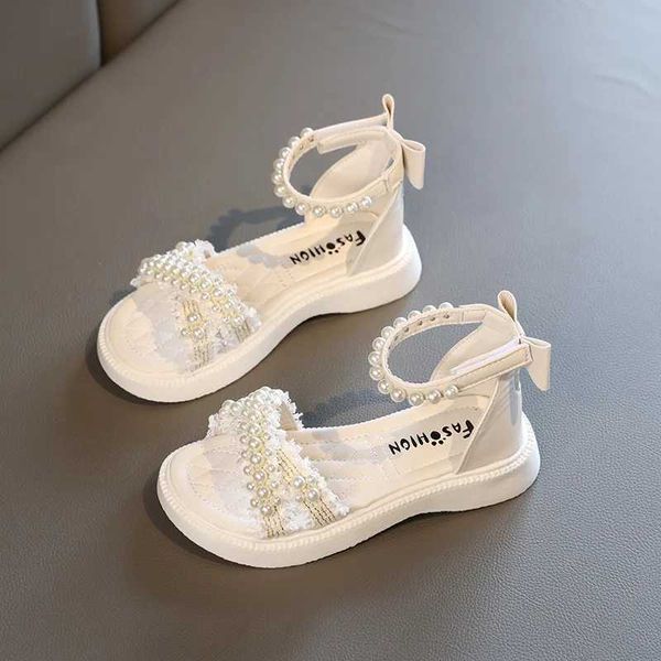 Sandálias Girls Sandals 2023 Novo verão Princesa Sandálias de festa Pérola Pérola Baby Casual Beach Shoes Non Slip Flat Bottom com Bow J2412