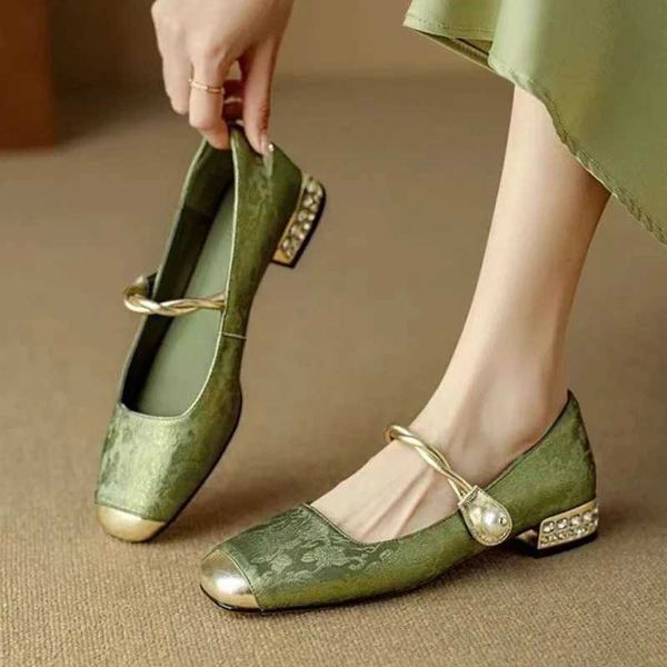 Sapatos feminino 2024 Fashion Square Toe Bombas femininas Autumn raso cores mistas ao ar livre calcanhar casual salto cargo ladies shoesc241