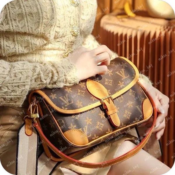 Designers Bags Shoulder Bag Totes Luxurys old Flower Diane Baguette Handbag Women Handbags Large-Capacity Canvas Strap Purse Colorful 2024 N