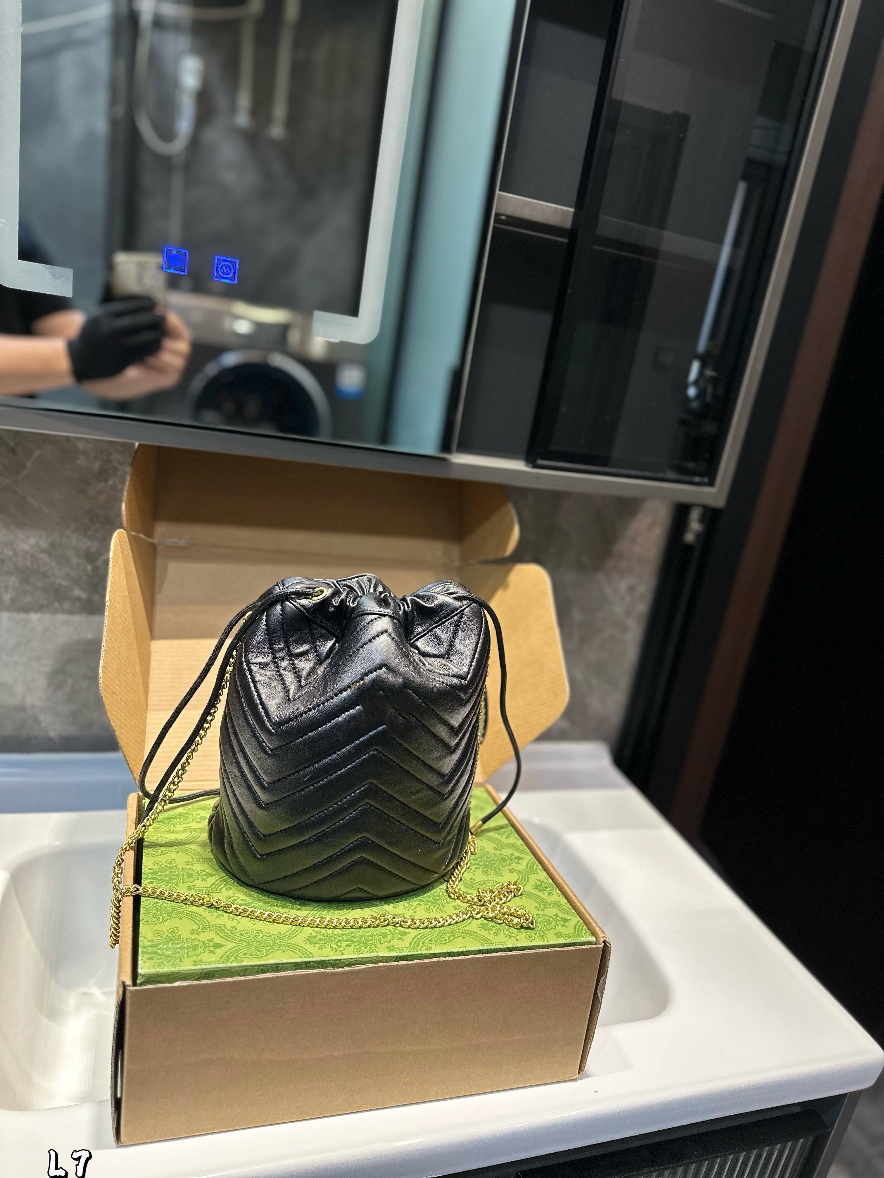 A553-AAA Small Fresh Lily Flower Cosmetic Bag - Portable Travel Skin Care Storage