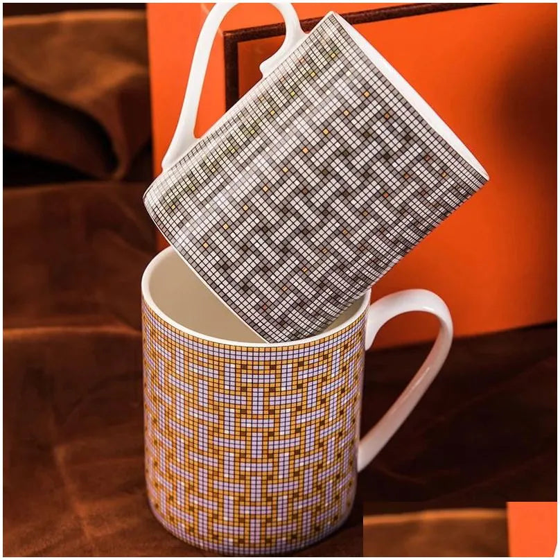Mugs Porcelain Mug Cafe Tea Milk Cups Bone China Coffee Drinkware Water With Golden Spoon Birthday Gift Arrival 231123 Drop Delivery H Otqlc