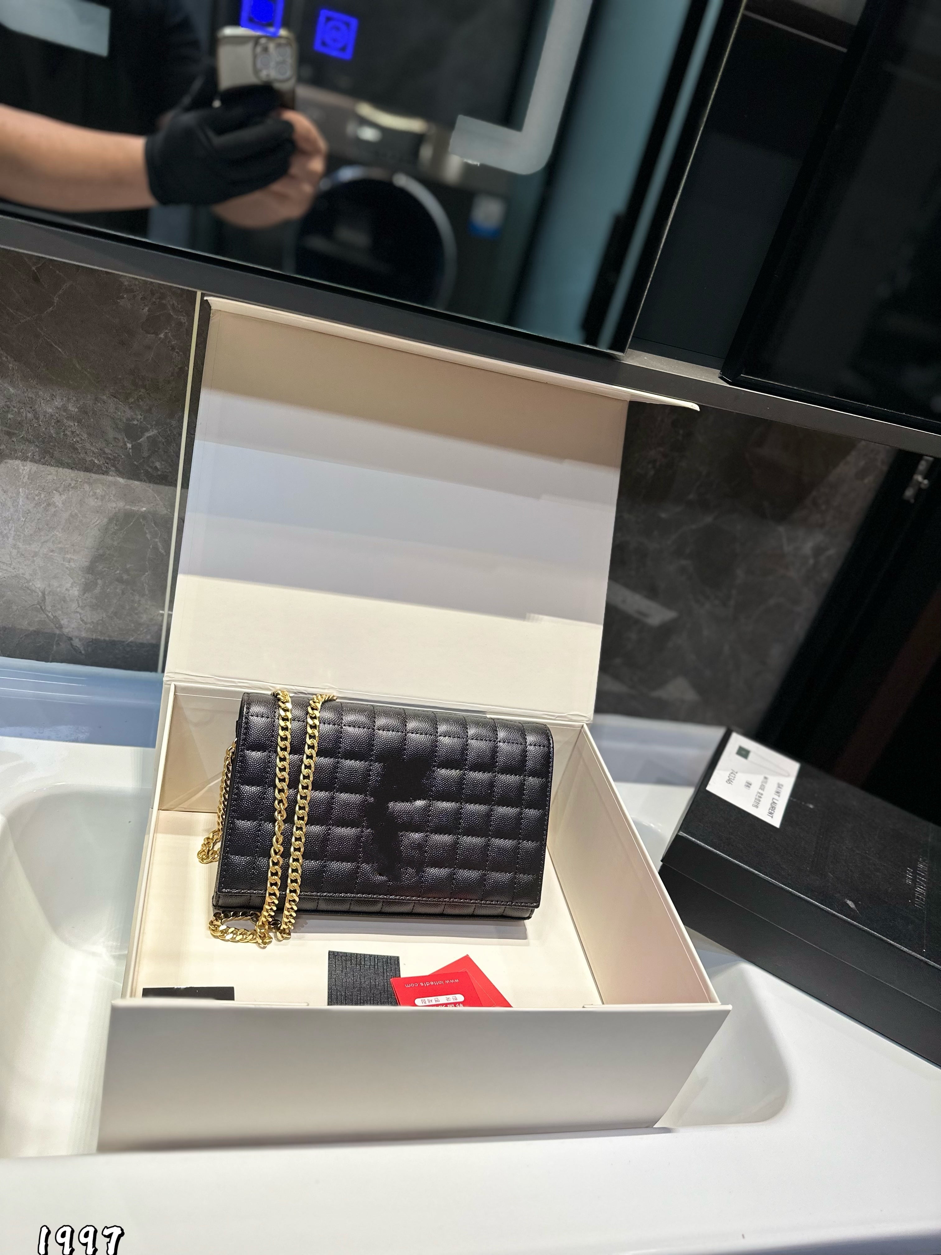 A554-AAA Small Fresh Lily Flower Cosmetic Bag - Portable Travel Skin Care Storage