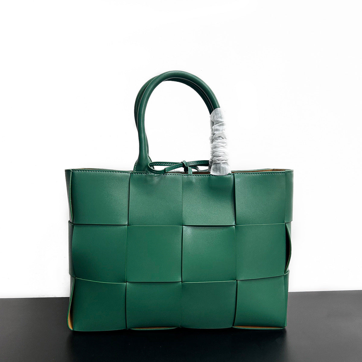 Arco&#039;s 2023 Petite Tote Collection: Knitting A Blend of Vintage Inspiration and Contemporary Elegance in Genuine Leather Caramel green