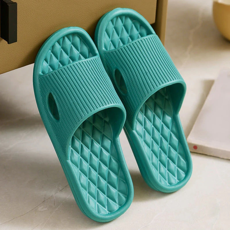 Summer Women Soft Home Slippers Couple Indoor Skid Proof Bathroom Sandals el Solid Color Men Flip Flops Flat Shoes 250120