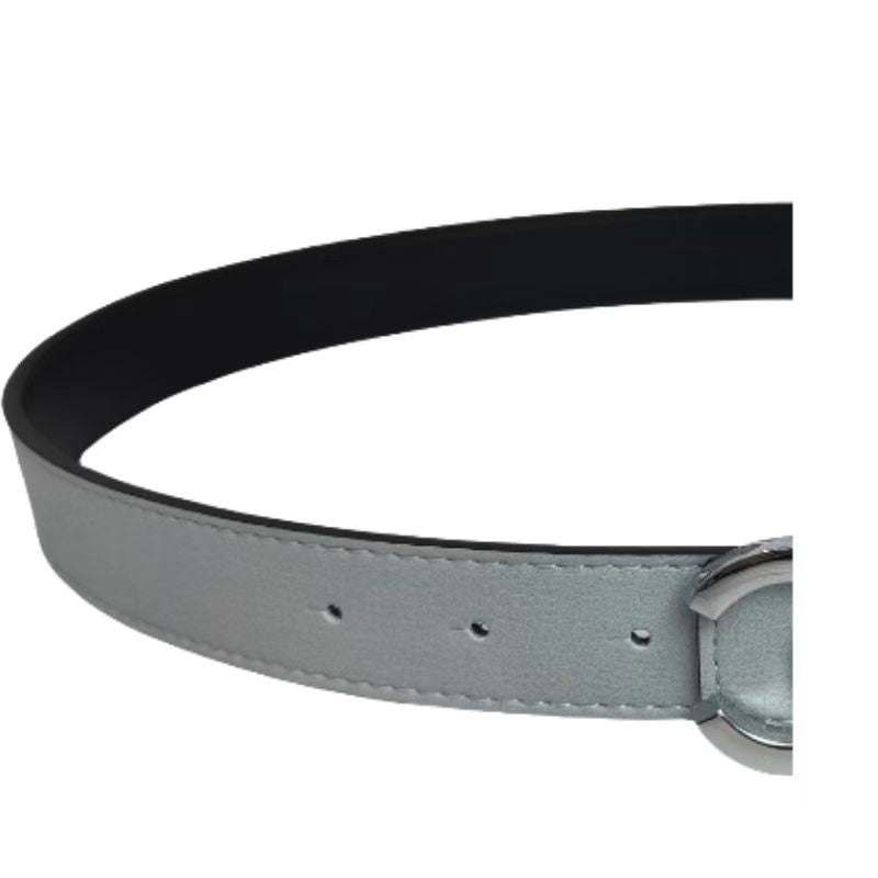 Chic Women&#039;s Accessory: Expertly Crafted Leather Belt & Thoughtful Presentation