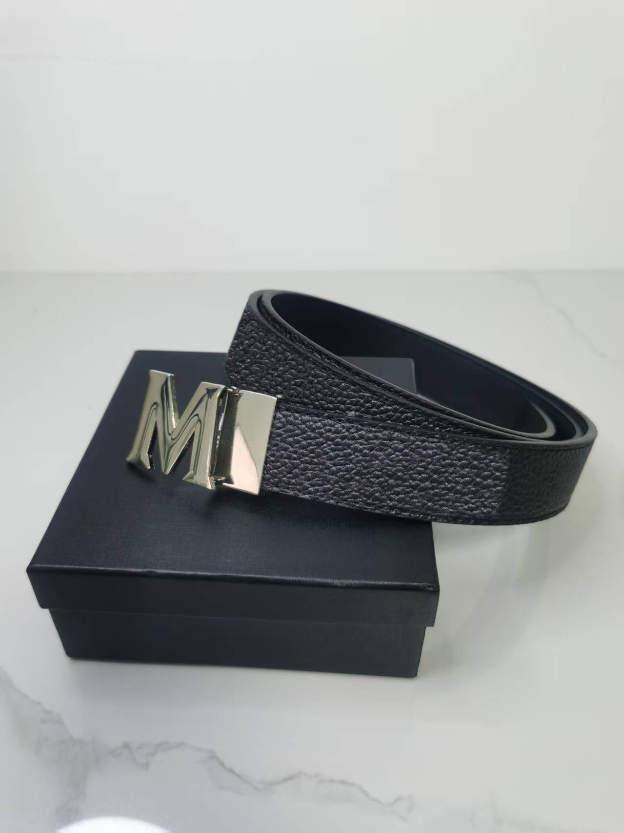 Men&#039;s high-quality metal smooth buckle belt men&#039;s and women&#039;s luxurious leather belt designer belt fashion accessory belt length 105c